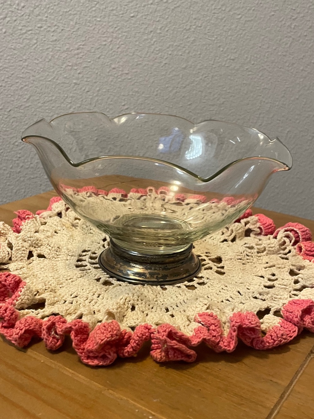 Vintage 1930s Scalloped Glass Serving Bowl with Silver Tone Rim Footed Base 😍